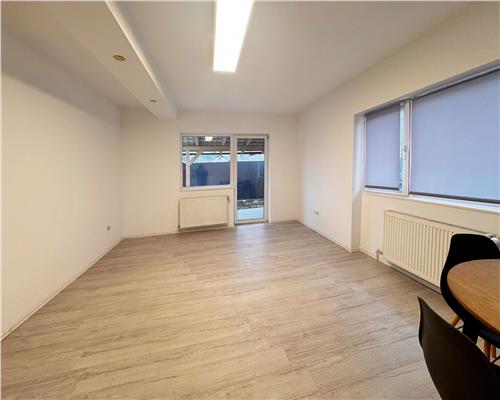 Apartament 3 camere, parter, cu loc de parcare si gradina, zona Piata Izvoare