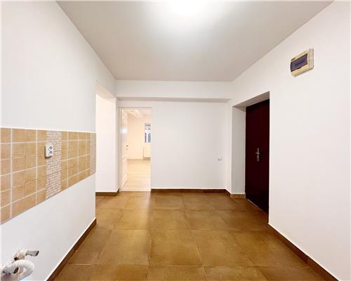 Apartament 3 camere, parter, cu loc de parcare si gradina, zona Piata Izvoare