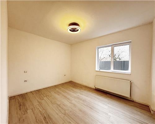 Apartament 3 camere, parter, cu loc de parcare si gradina, zona Piata Izvoare