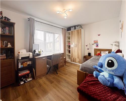 Casa cu 4 camere, pe un nivel, cu 5 ari teren, Catalina