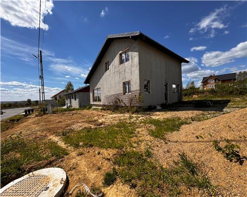 Casa noua cu etaj, in cartier nou Tautii Magheraus
