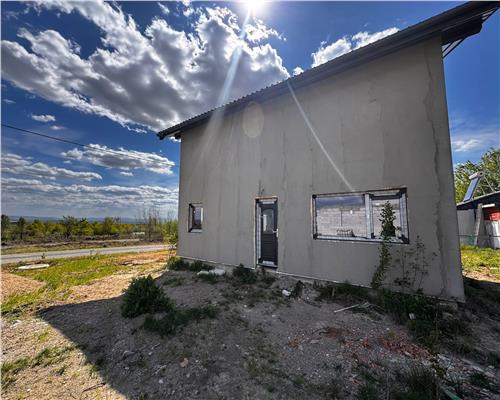 Casa noua cu etaj, in cartier nou Tautii Magheraus