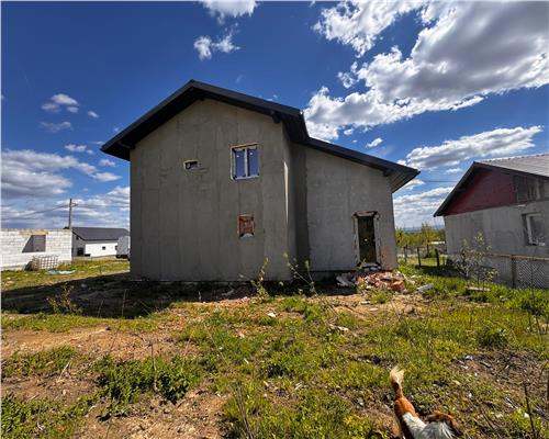 Casa noua cu etaj, in cartier nou Tautii Magheraus
