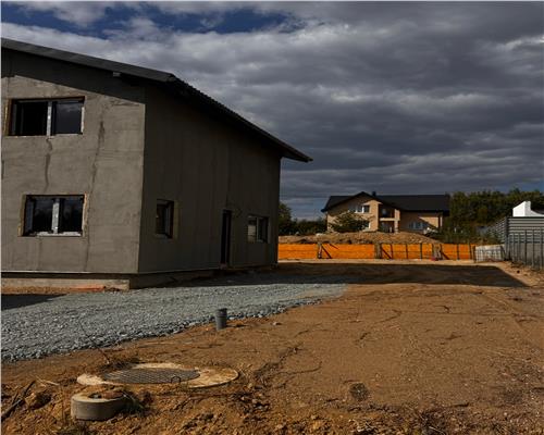 Schimb cu apartament, casa noua cu etaj, in cartier nou Tautii Magheraus