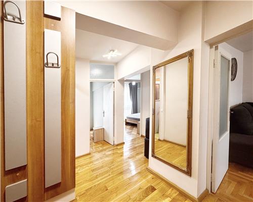 Apartament 3 camere, decomandat, zona Hotel Europa