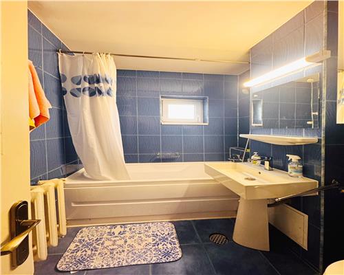 Apartament 3 camere, decomandat, zona Hotel Europa