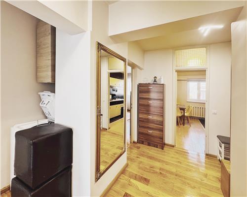 Apartament 3 camere, decomandat, zona Hotel Europa