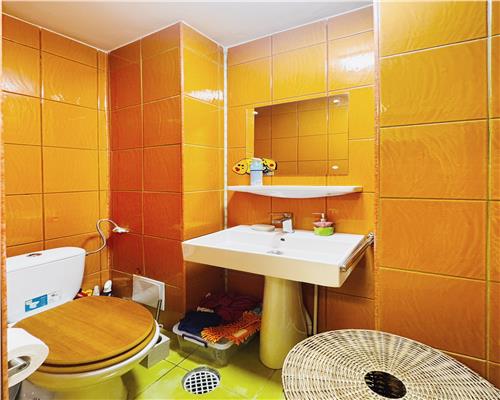 Apartament 3 camere, decomandat, zona Hotel Europa