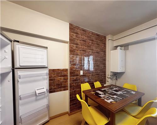 Apartament 3 camere, decomandat, zona Hotel Europa