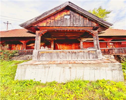 Gospodarie traditionala maramureseana pe 53 ari teren, sat Breb