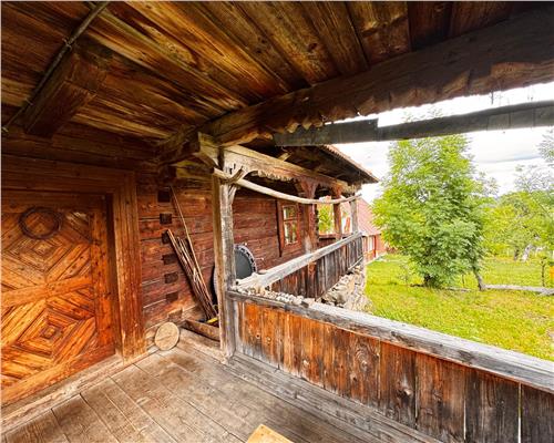 Gospodarie traditionala maramureseana pe 53 ari teren, sat Breb