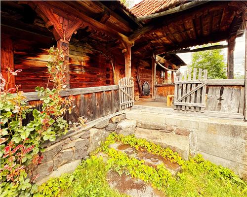 Gospodarie traditionala maramureseana pe 53 ari teren, sat Breb