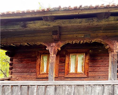 Gospodarie traditionala maramureseana pe 53 ari teren, sat Breb