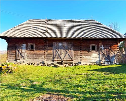 Gospodarie traditionala maramureseana pe 53 ari teren, sat Breb