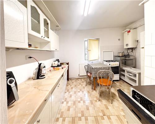 Apartament 3 camere decomandat, parter,  Olteniei