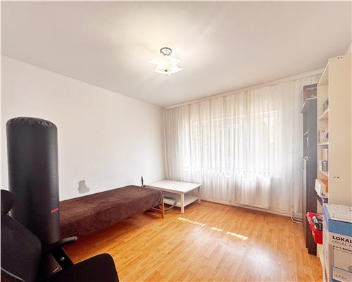 Apartament 3 camere decomandat, parter inalt ,  zona centrala