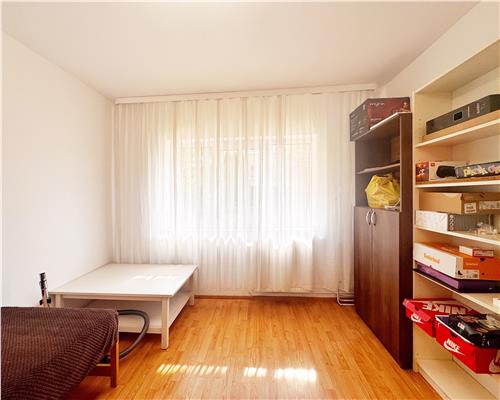 Apartament 3 camere decomandat, parter inalt ,  zona centrala
