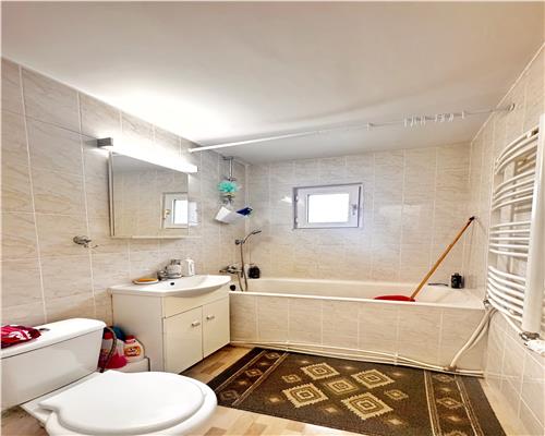 Apartament 3 camere decomandat, parter inalt ,  zona centrala