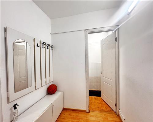 Apartament 3 camere decomandat, parter inalt ,  zona centrala