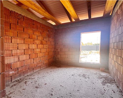 Casa la rosu | Satu Nou de Sus | 675 mp teren