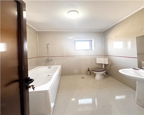 3 camere, recent renovat , et. 2, zona Lic. Sincai