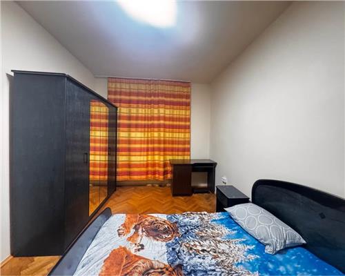 Central, zona liceului Eminescu, apartamet 2 camere decomandat
