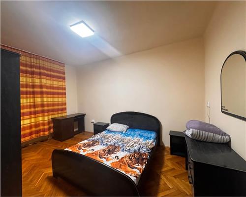Central, zona liceului Eminescu, apartamet 2 camere decomandat