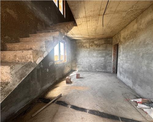 Vila la rosu cu 14 ari teren, Coltau, zona primariei