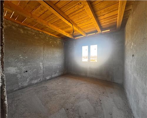 Vila la rosu cu 14 ari teren, Coltau, zona primariei
