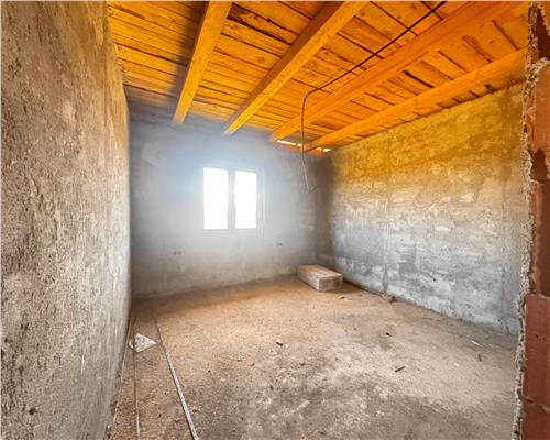 Vila la rosu cu 14 ari teren, Coltau, zona primariei