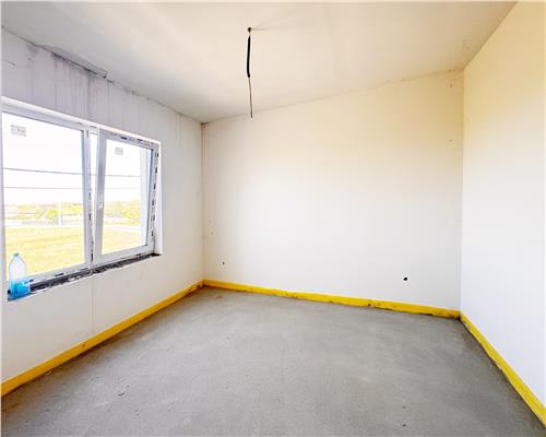 Casa moderna, semifinisata, cu 4,6 ari teren, in Sasar