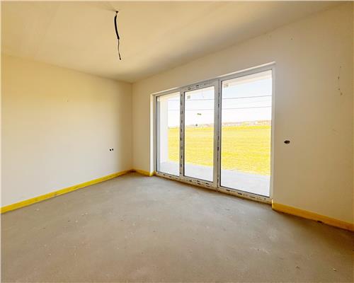 Casa moderna, semifinisata, cu 4,6 ari teren, in Sasar