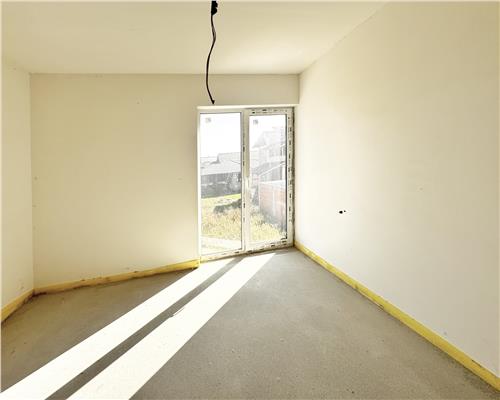 Casa moderna, semifinisata, cu 4,6 ari teren, in Sasar