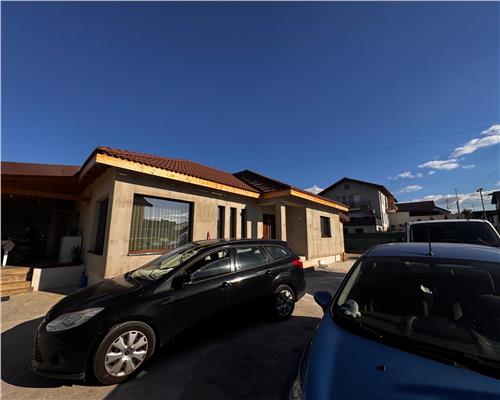 Casa noua, 3 dormitoare, 2 bai, terasa si 2 garaje, Mocira