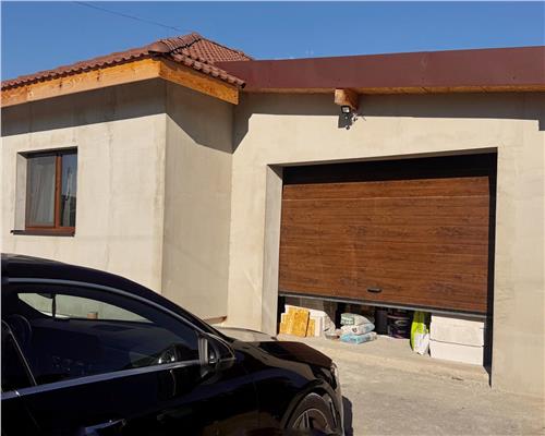 Casa noua, 3 dormitoare, 2 bai, terasa si 2 garaje, Mocira