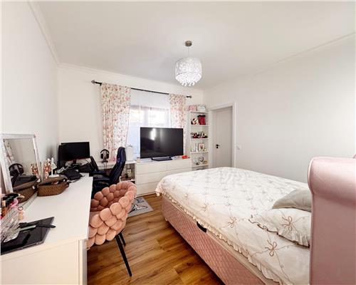 Casa noua, 3 dormitoare, 2 bai, terasa si 2 garaje, Mocira