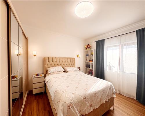 Casa noua, 3 dormitoare, 2 bai, terasa si 2 garaje, Mocira
