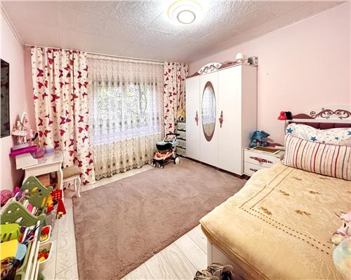 Apartament cu 2 camere, decomandat, parter inalt cu beci inclus in pret, Str. Marasesti
