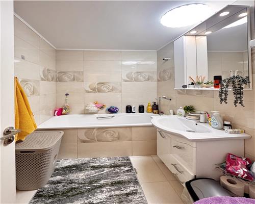 Apartament cu 2 camere, decomandat, parter inalt cu beci inclus in pret, Str. Marasesti
