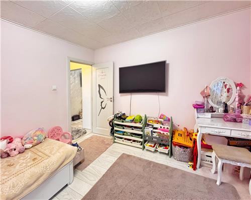 Apartament cu 2 camere, decomandat, parter inalt cu beci inclus in pret, Str. Marasesti