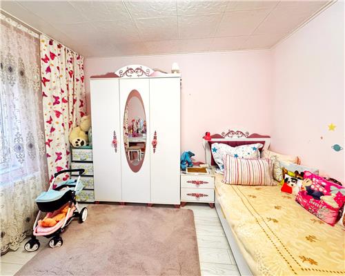 Apartament cu 2 camere, decomandat, parter inalt cu beci inclus in pret, Str. Marasesti