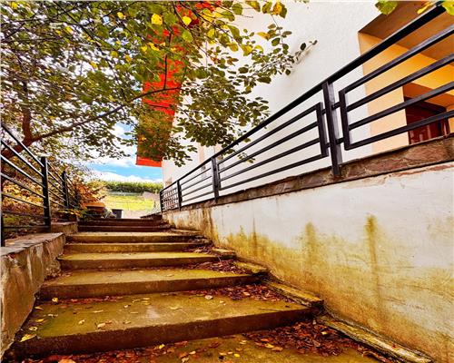 Casa tip duplex, pe 3 nivele, curte privata,  zona Hangita, Baia Mare