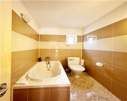 Casa tip duplex, pe 3 nivele, curte privata,  zona Hangita, Baia Mare