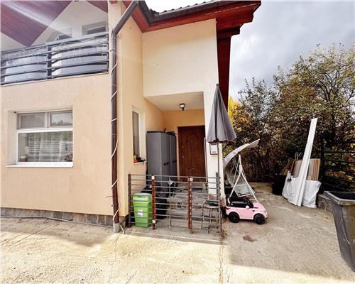 Casa tip duplex, pe 3 nivele, curte privata,  zona Hangita, Baia Mare
