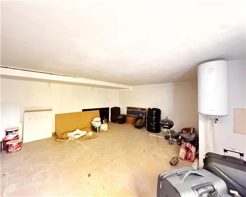 Casa tip duplex, pe 3 nivele, curte privata,  zona Hangita, Baia Mare