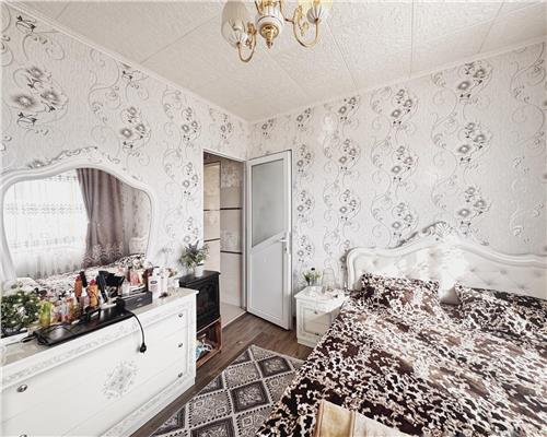 Apartament renovat complet, 2 camere decomandat, etaj 4 , bloc cu acoperis