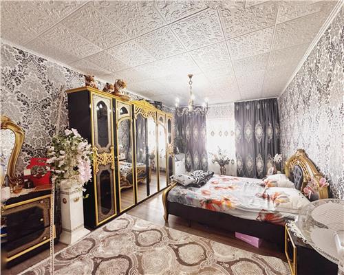 Apartament renovat complet, 2 camere decomandat, etaj 4 , bloc cu acoperis