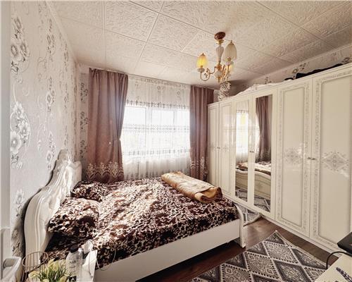 Apartament renovat complet, 2 camere decomandat, etaj 4 , bloc cu acoperis