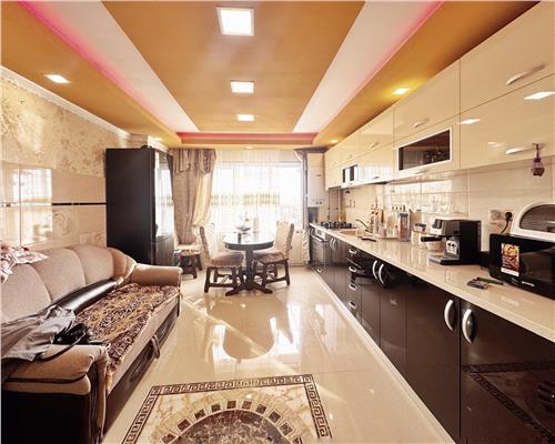 Apartament renovat complet, 2 camere decomandat, etaj 4 , bloc cu acoperis