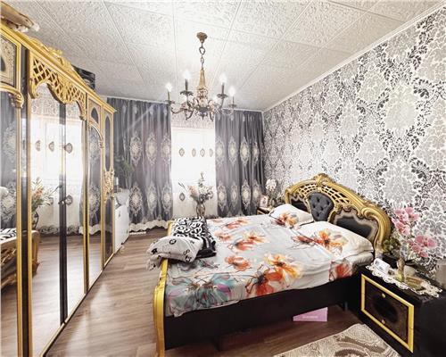 Apartament renovat complet, 2 camere decomandat, etaj 4 , bloc cu acoperis